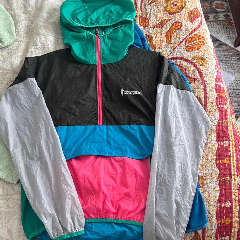 Cotopaxi Teca Half-Zip Windbreaker - fold up internal pocket